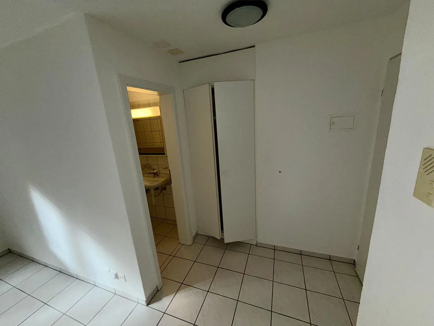 Studio 1 pièce à Wollerau avec place de parking - Photo 3 sur 4
