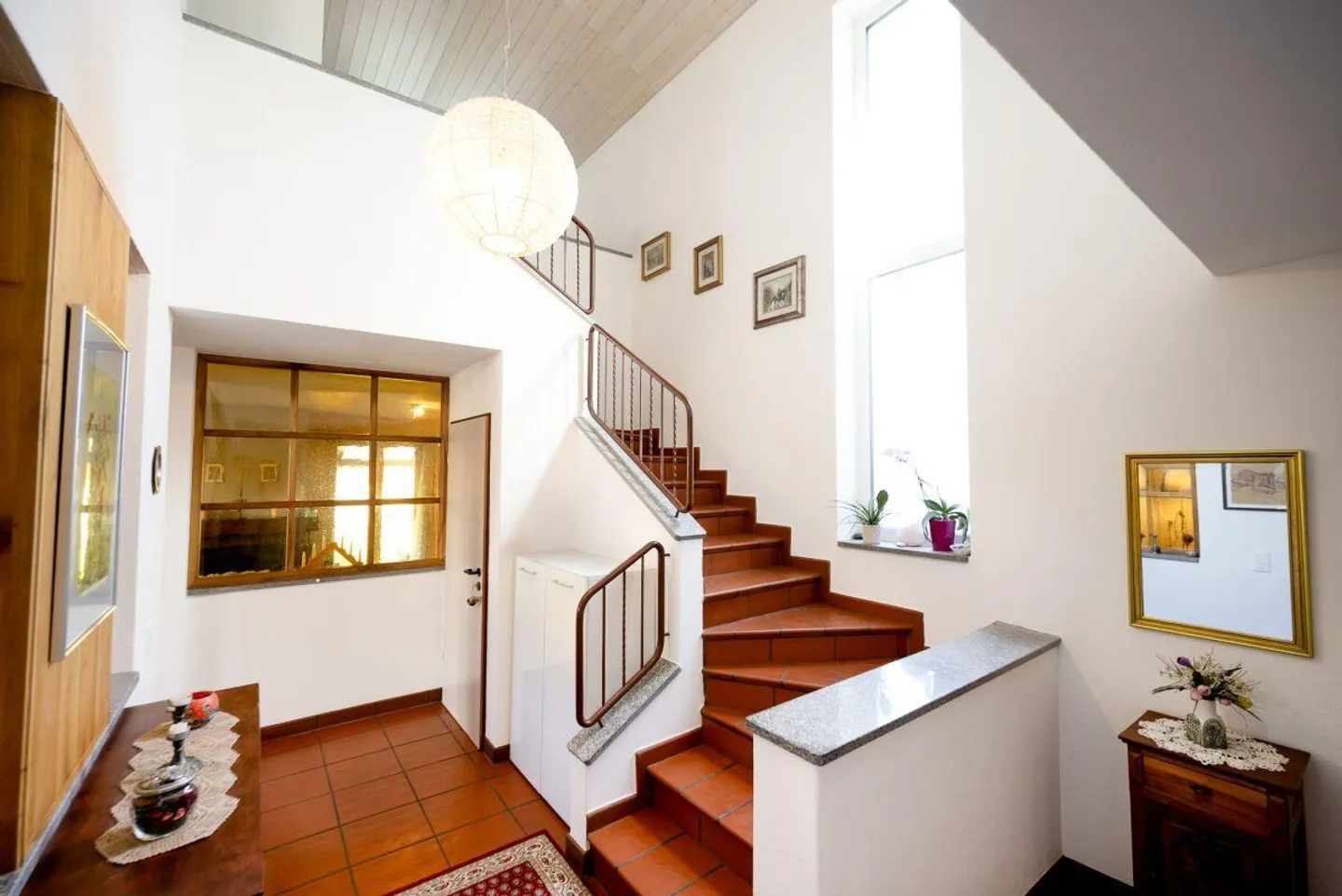 Exclusive villa with large garden - Photo 9 of 15