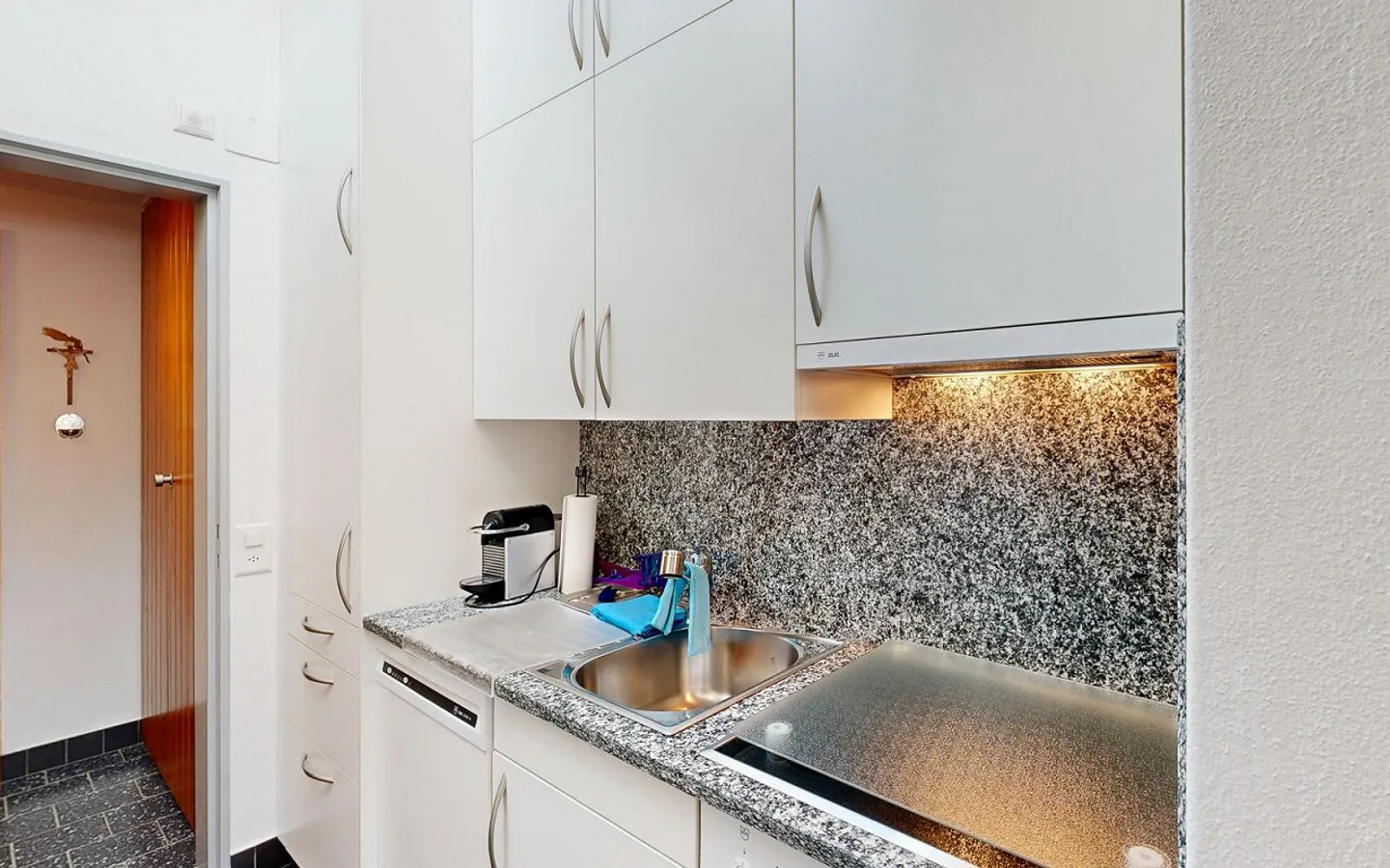 Attic apartment with a beautiful view - Photo 9 of 11