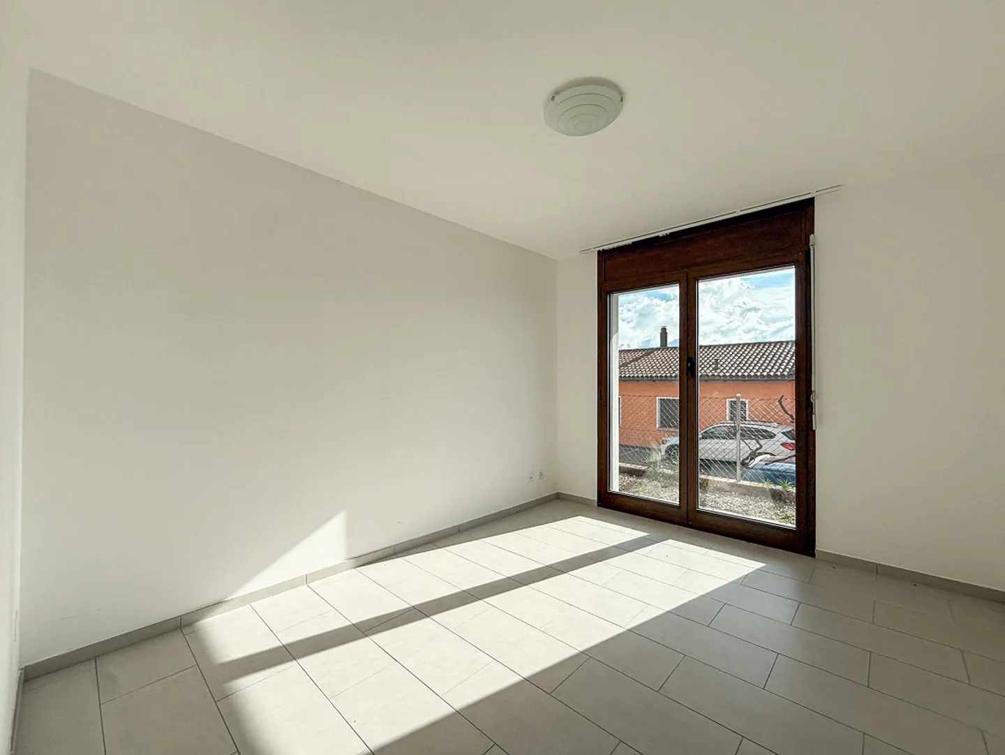 Appartement moderne 2,5 pièces avec jardin à Vernate - Photo 3 sur 6