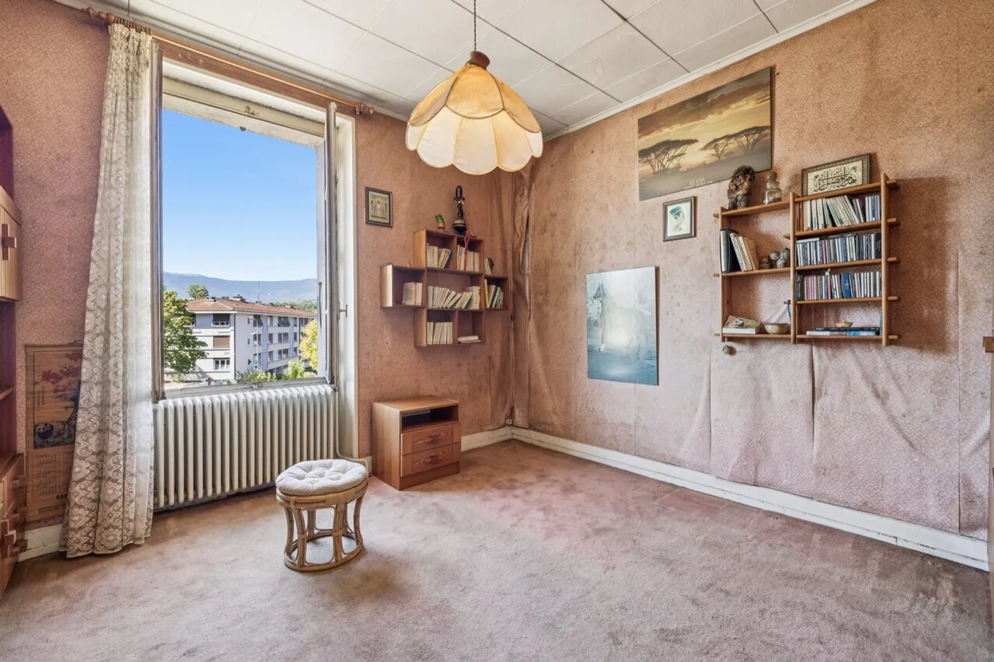 Maison à rénover avec fort potentiel - Photo 3 sur 13