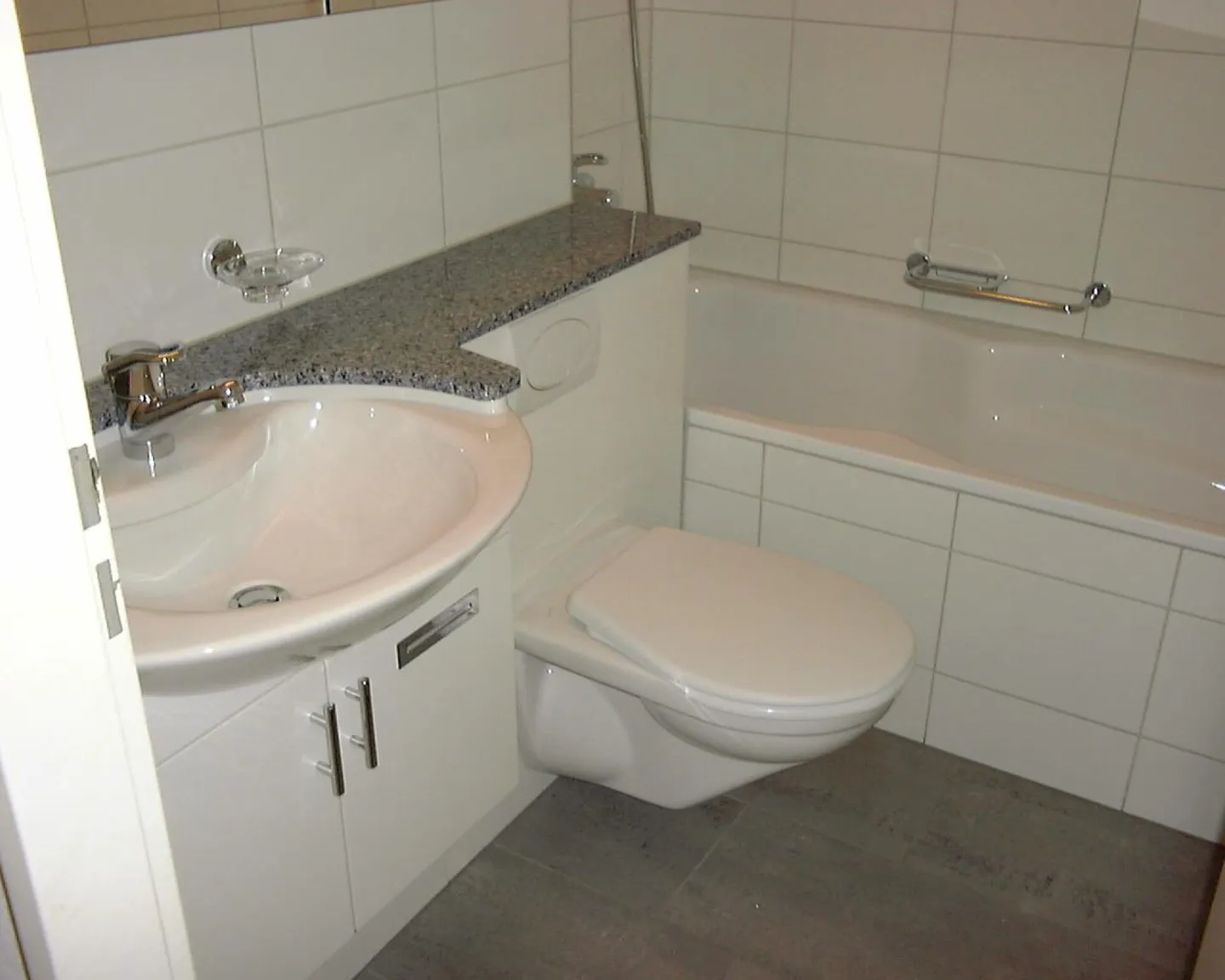 Moderne 3,5-Zimmerwohnung mit Balkon - Foto 2 von 7