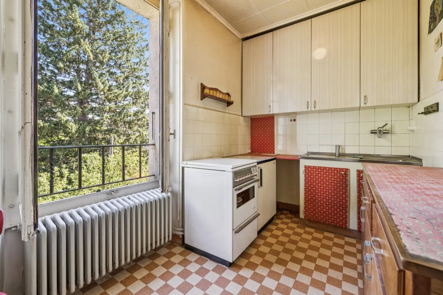 Maison à rénover avec fort potentiel - Photo 6 sur 13