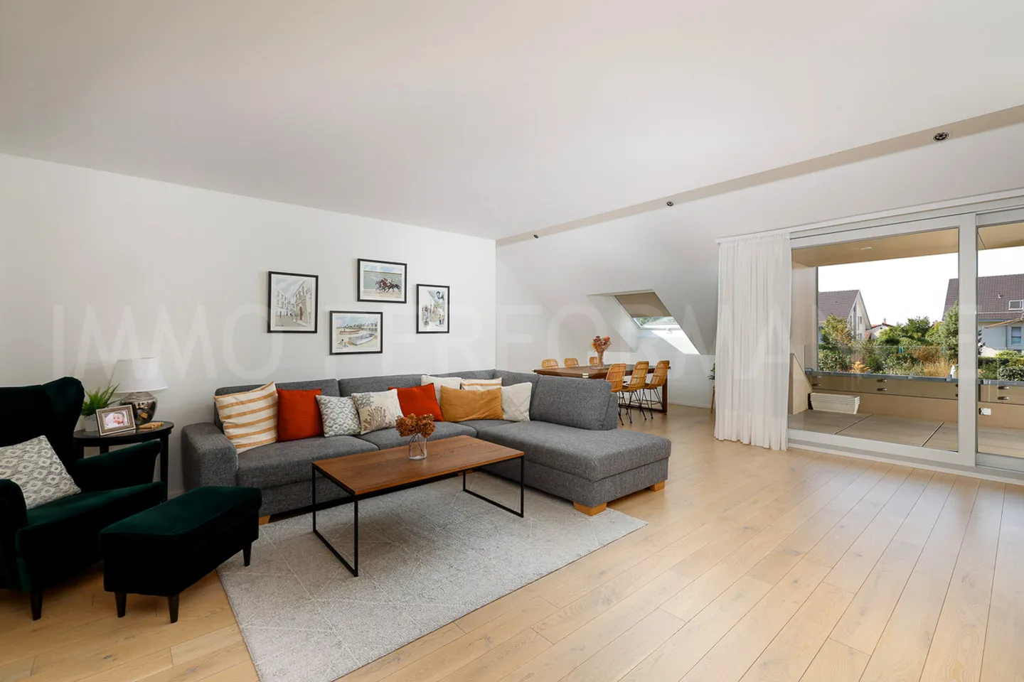 EXKLUSIVITÄT: Superbes Dachgeschoss im contemporary-Stil in ruhiger Lage - Foto 2 von 14