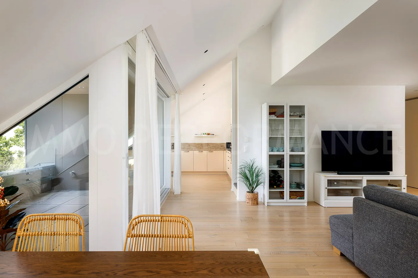EXKLUSIVITÄT: Superbes Dachgeschoss im contemporary-Stil in ruhiger Lage - Foto 4 von 14