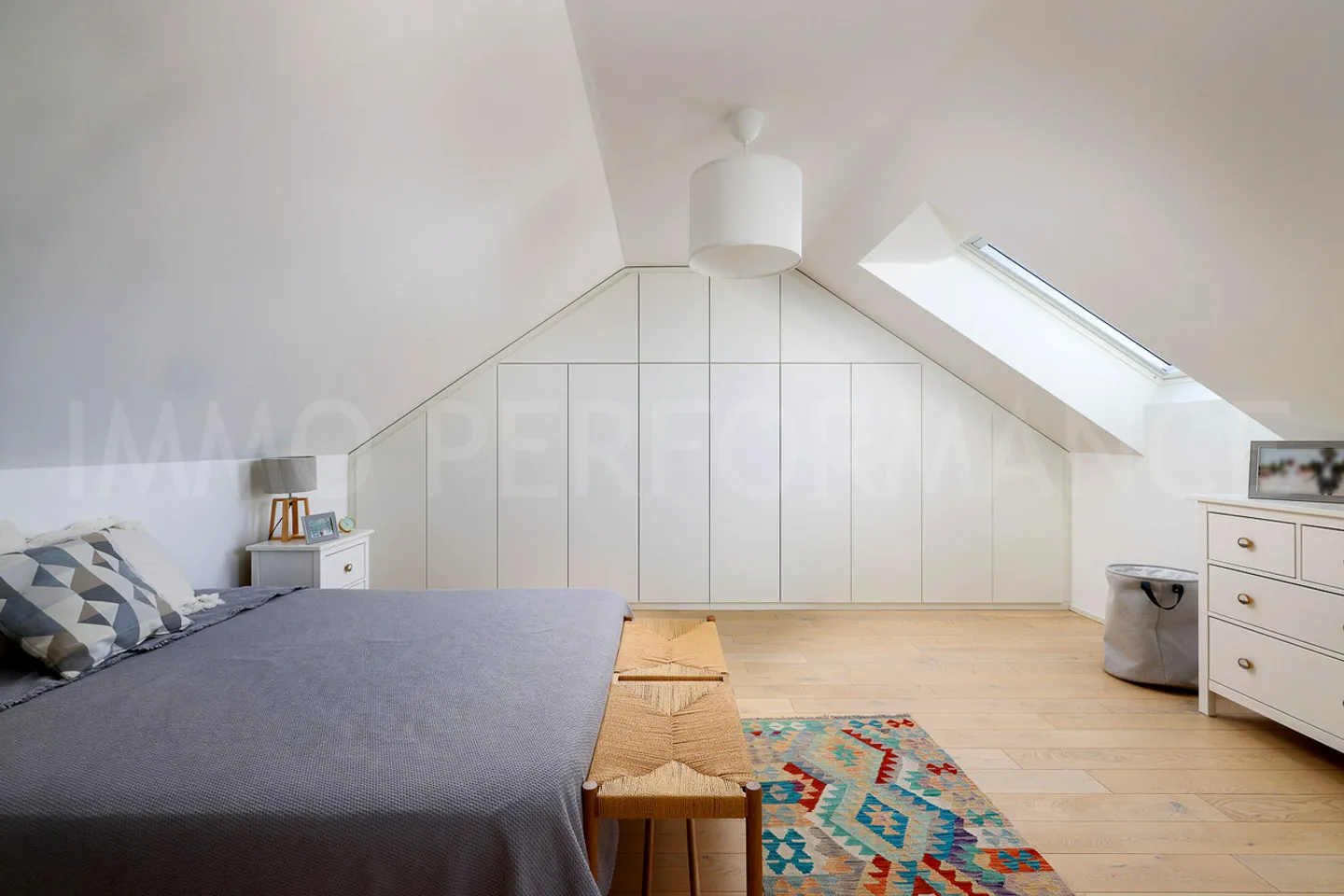 EXKLUSIVITÄT: Superbes Dachgeschoss im contemporary-Stil in ruhiger Lage - Foto 8 von 14