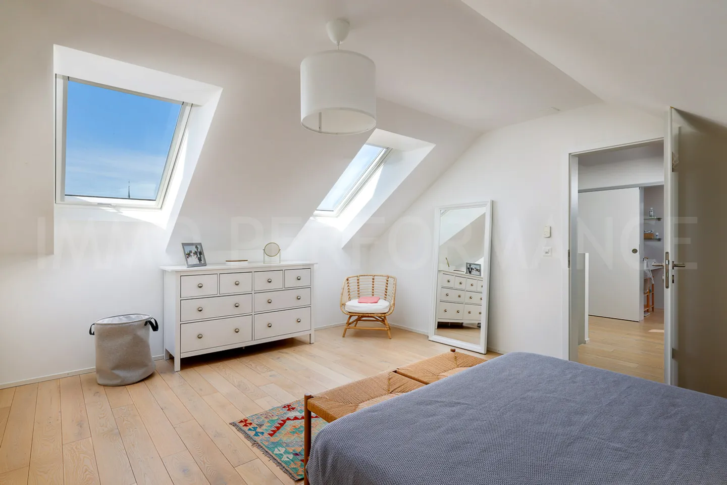 EXKLUSIVITÄT: Superbes Dachgeschoss im contemporary-Stil in ruhiger Lage - Foto 9 von 14