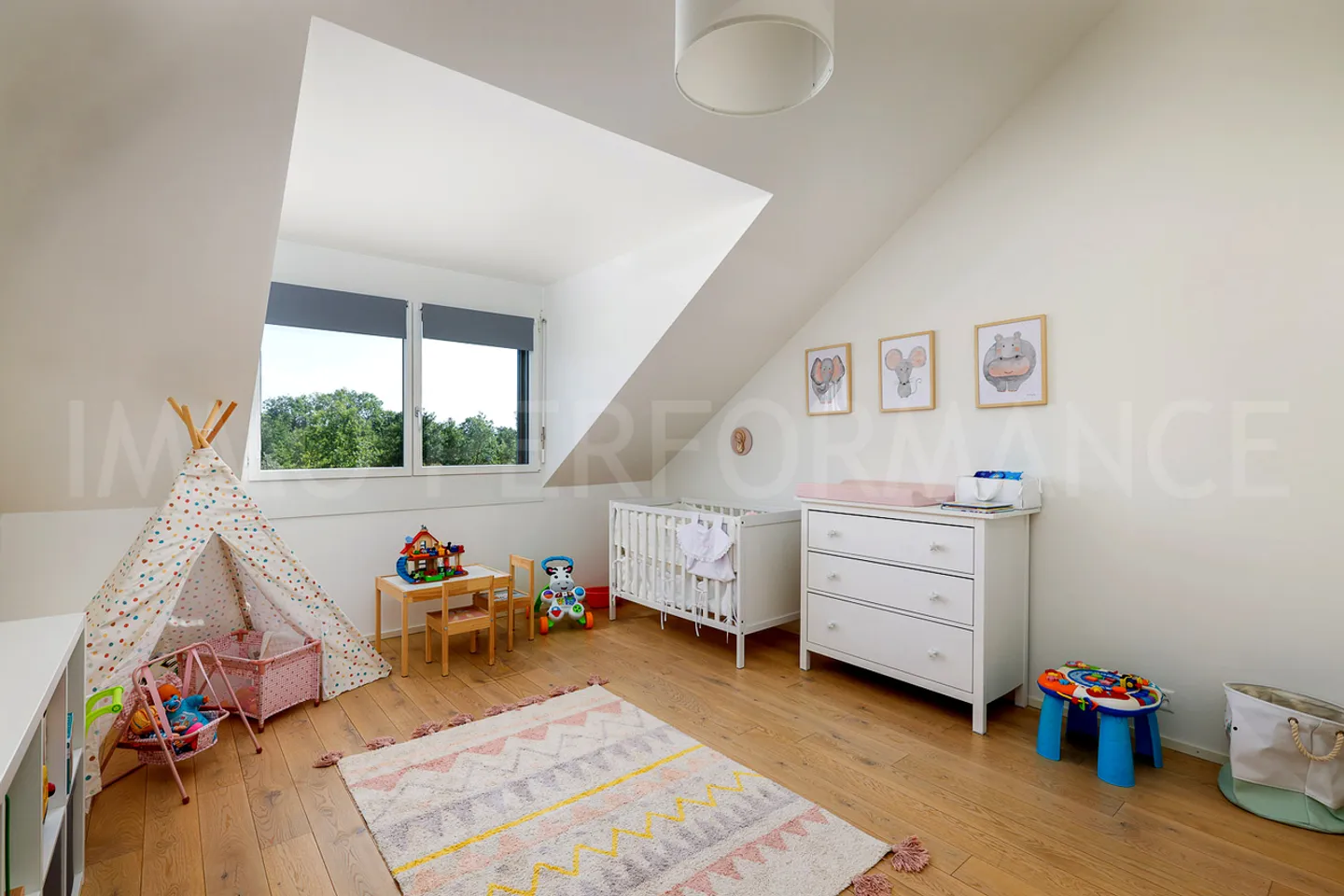 EXKLUSIVITÄT: Superbes Dachgeschoss im contemporary-Stil in ruhiger Lage - Foto 12 von 14