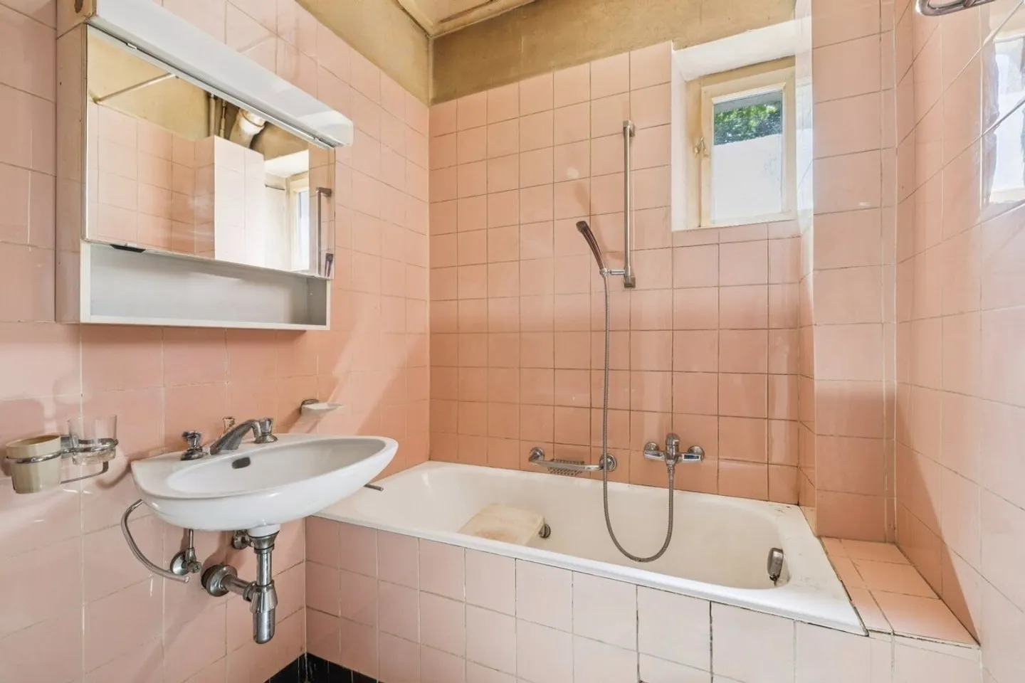 Maison à rénover avec fort potentiel - Photo 10 sur 13