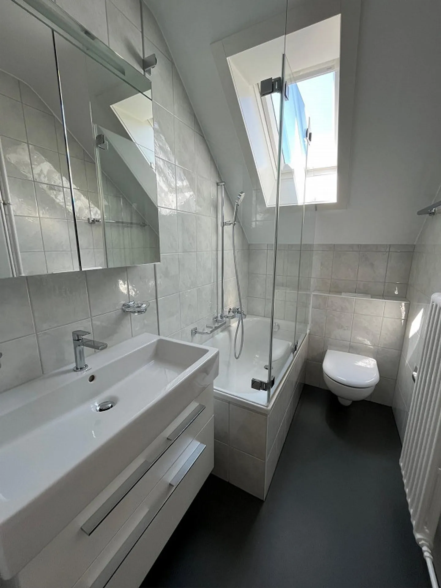 Sunny 2.5-room apartment with loggia near Elfenau - Photo 3 of 11