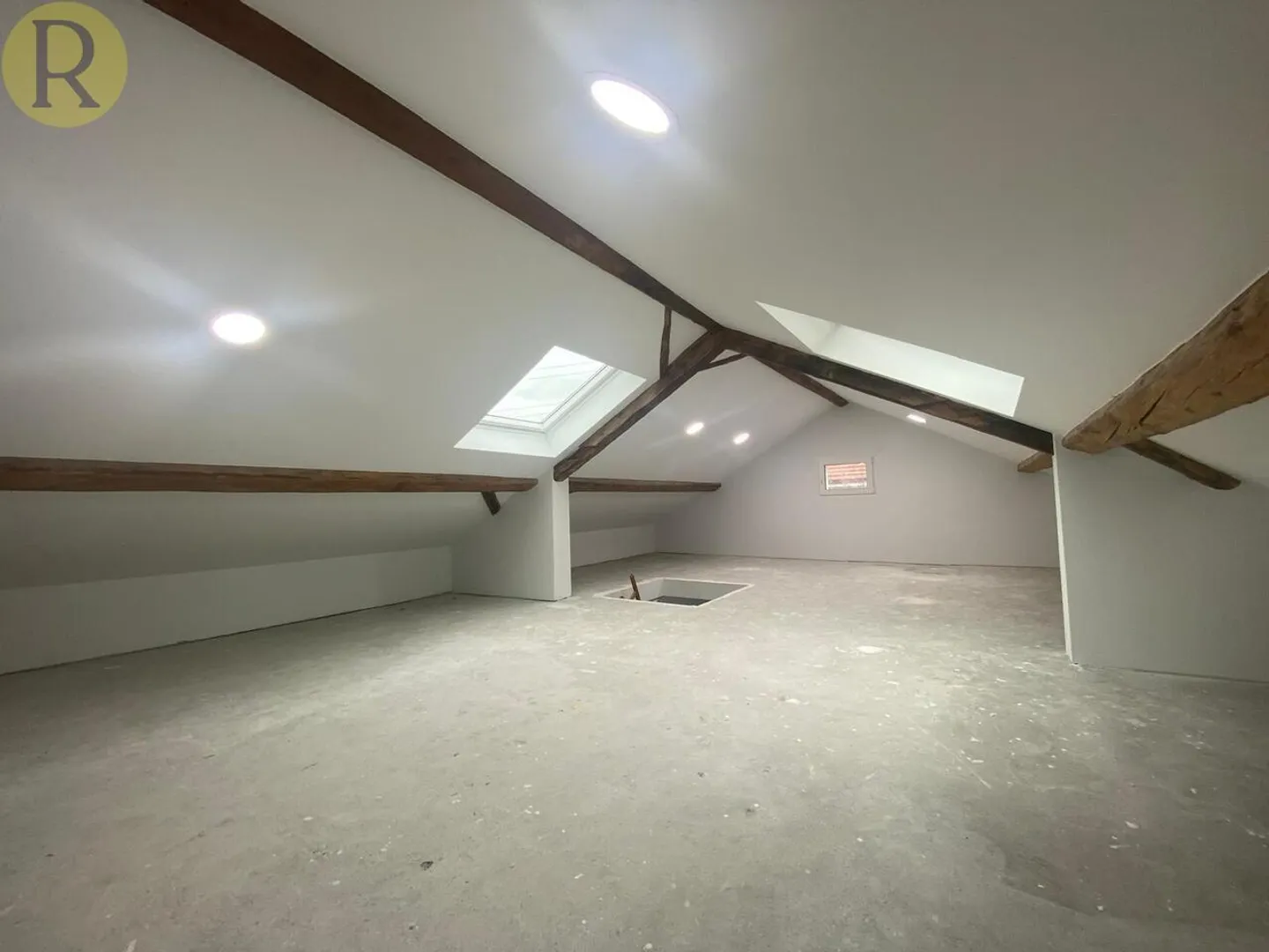 15 Minutes from Vevey: Renovated 5.5-Room Villa! - Photo 4 of 9
