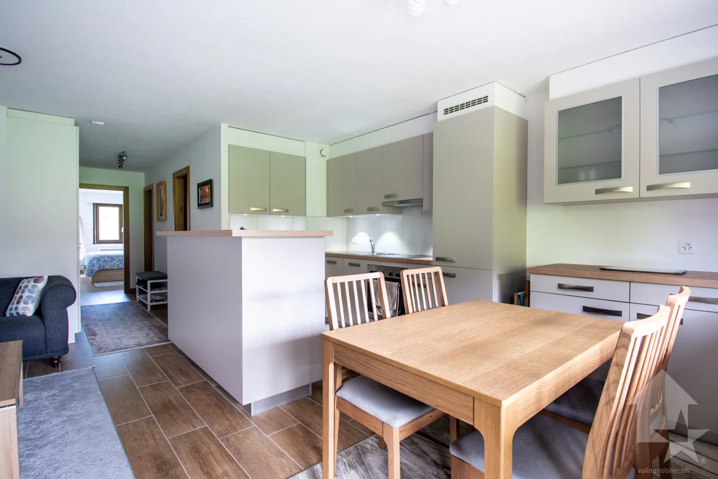 Torgon, spacious 2.5-room apartment in the "Le Panorama" complex renovated - Photo 2 of 23