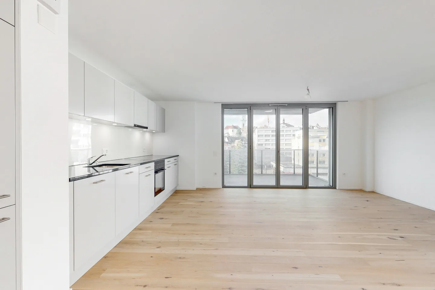 Appartement rénové au centre-ville - Photo 2 sur 10