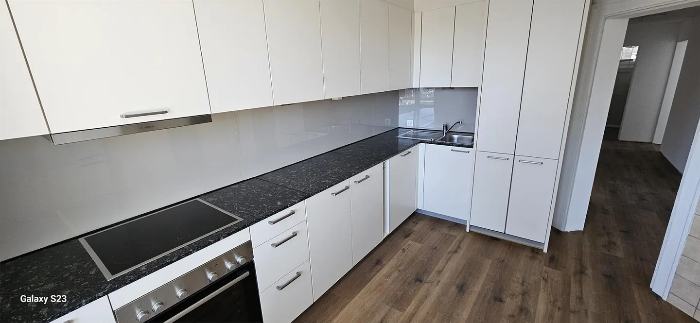 4 Room Apartment - Photo 1 of 6