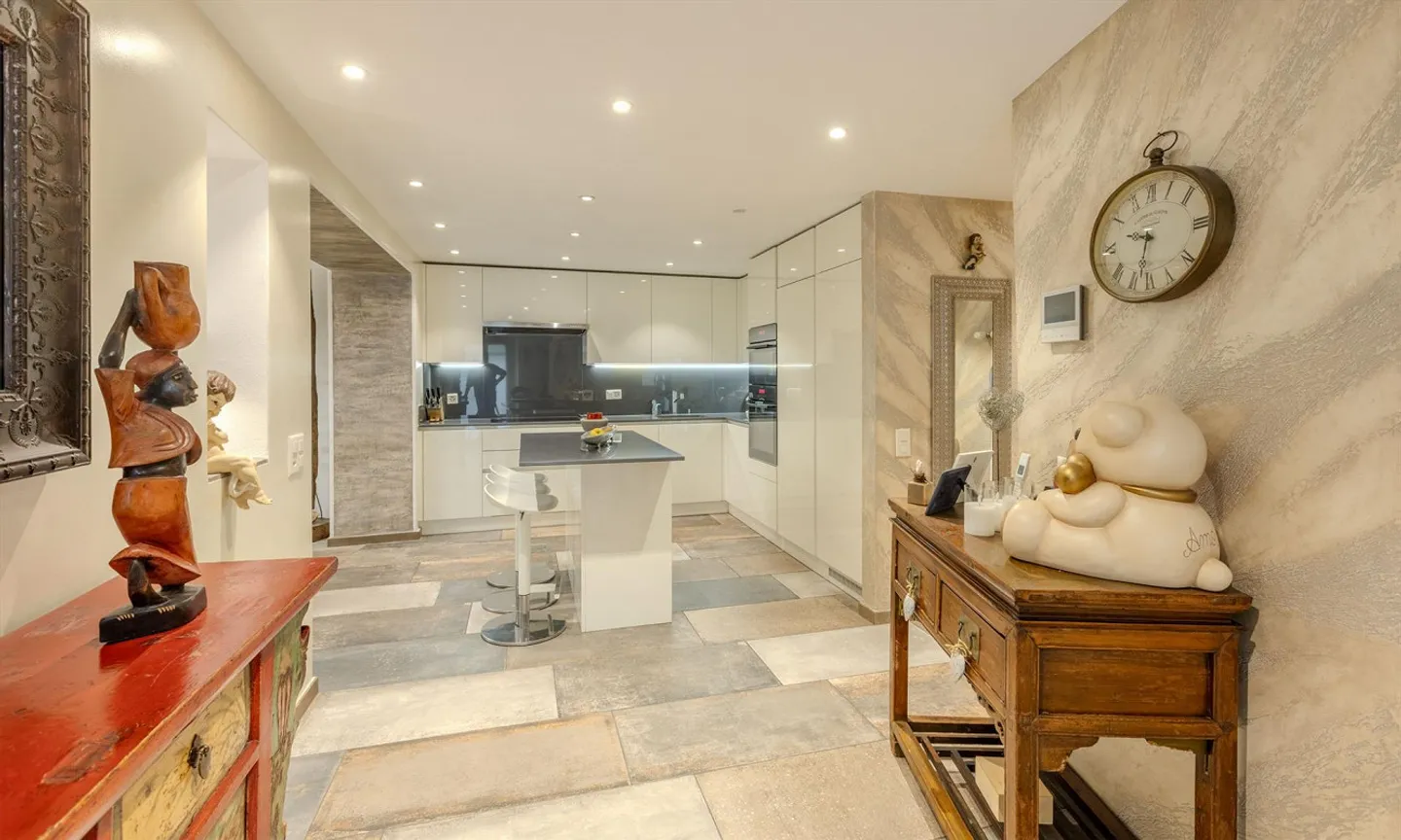 Maison historique fascinante avec 5,5 pièces à Melide - Photo 2 sur 9