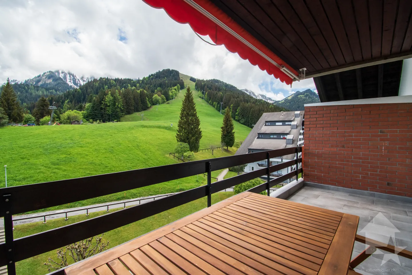 Torgon, spacious 2.5-room apartment in the "Le Panorama" complex renovated - Photo 11 of 23