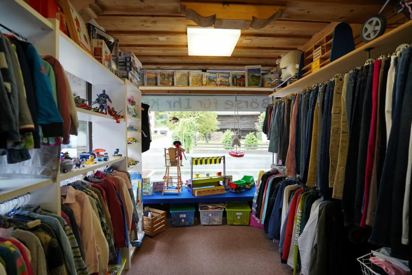 Spazio commerciale con magazzino - Foto 5 di 7