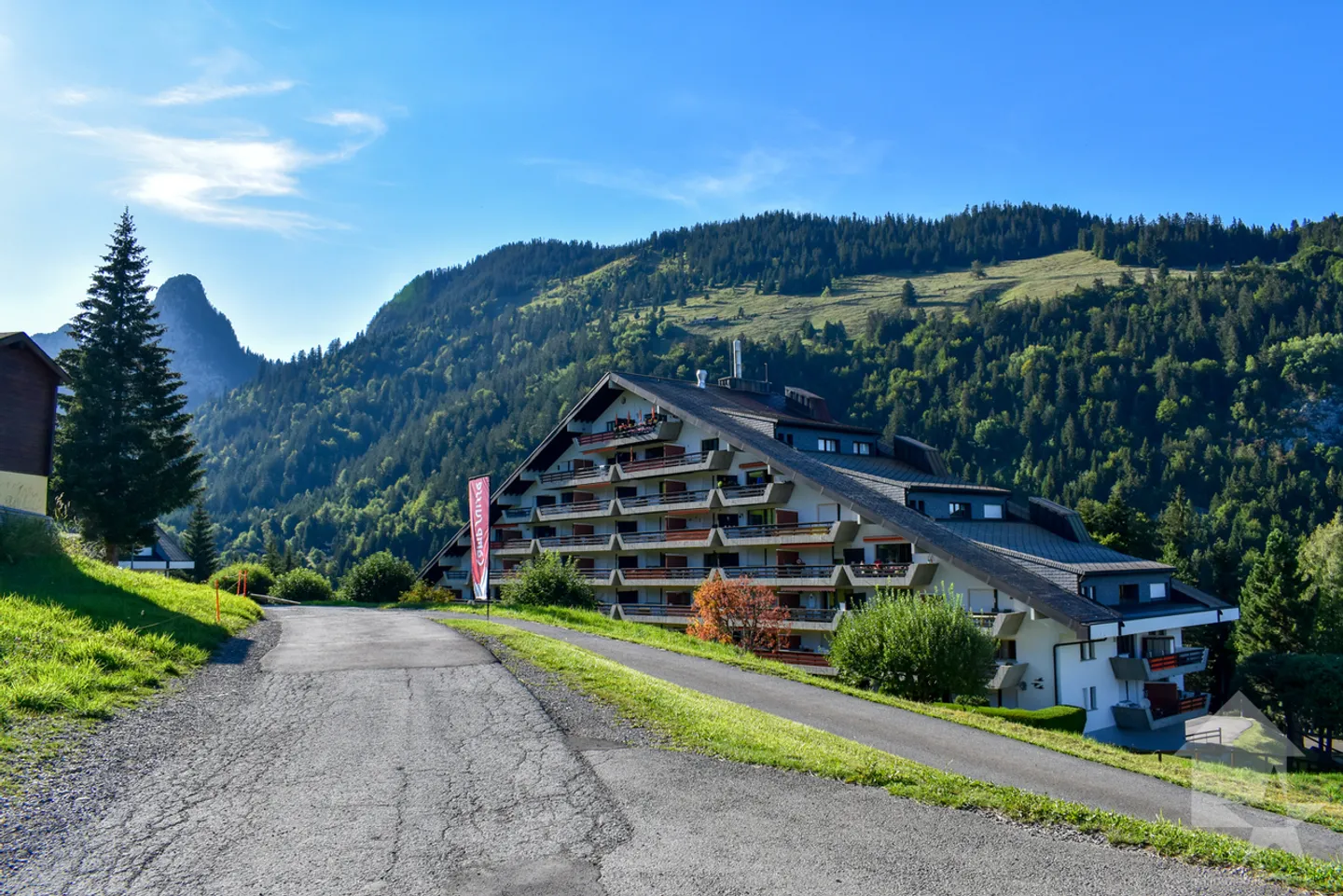 Torgon, spacious 2.5-room apartment in the "Le Panorama" complex renovated - Photo 21 of 23