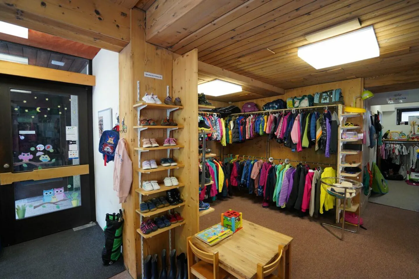 Spazio commerciale con magazzino - Foto 3 di 7