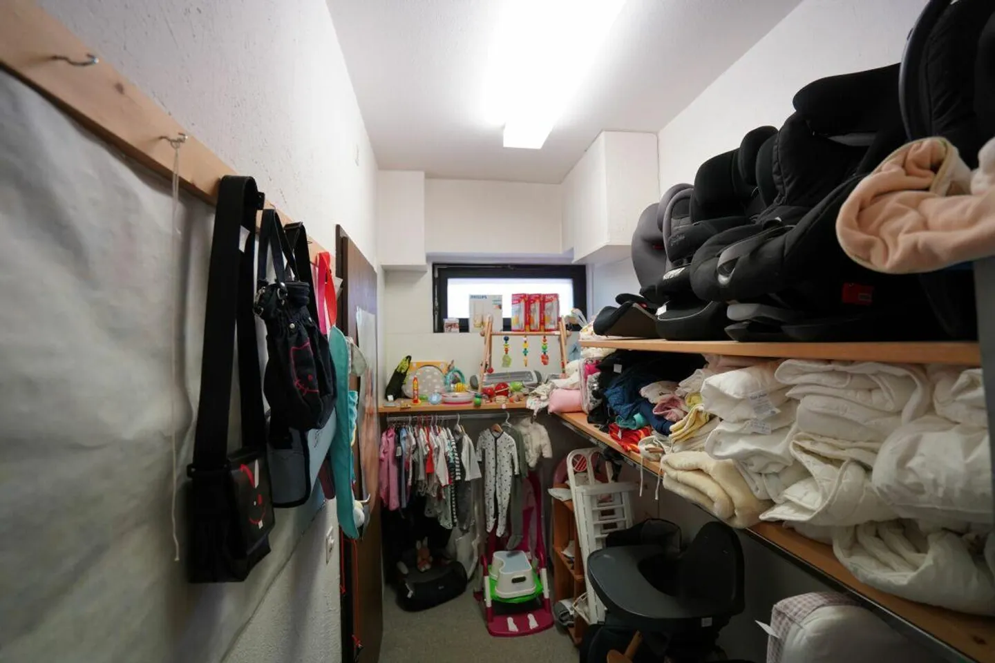 Spazio commerciale con magazzino - Foto 4 di 7