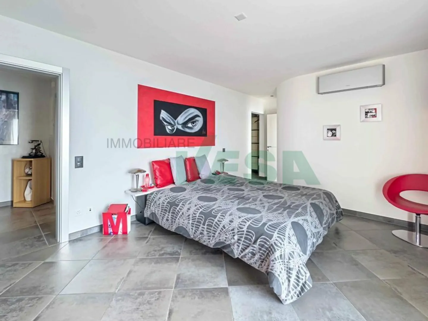 Villa unifamiliare moderna e luminosa con una magnifica vista aperta - Foto 6 di 13