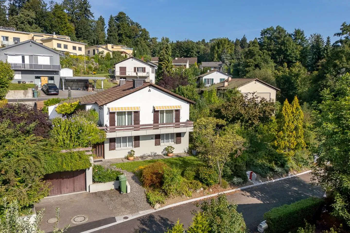 Vivere in una posizione privilegiata con un grande giardino - Foto 1 di 10