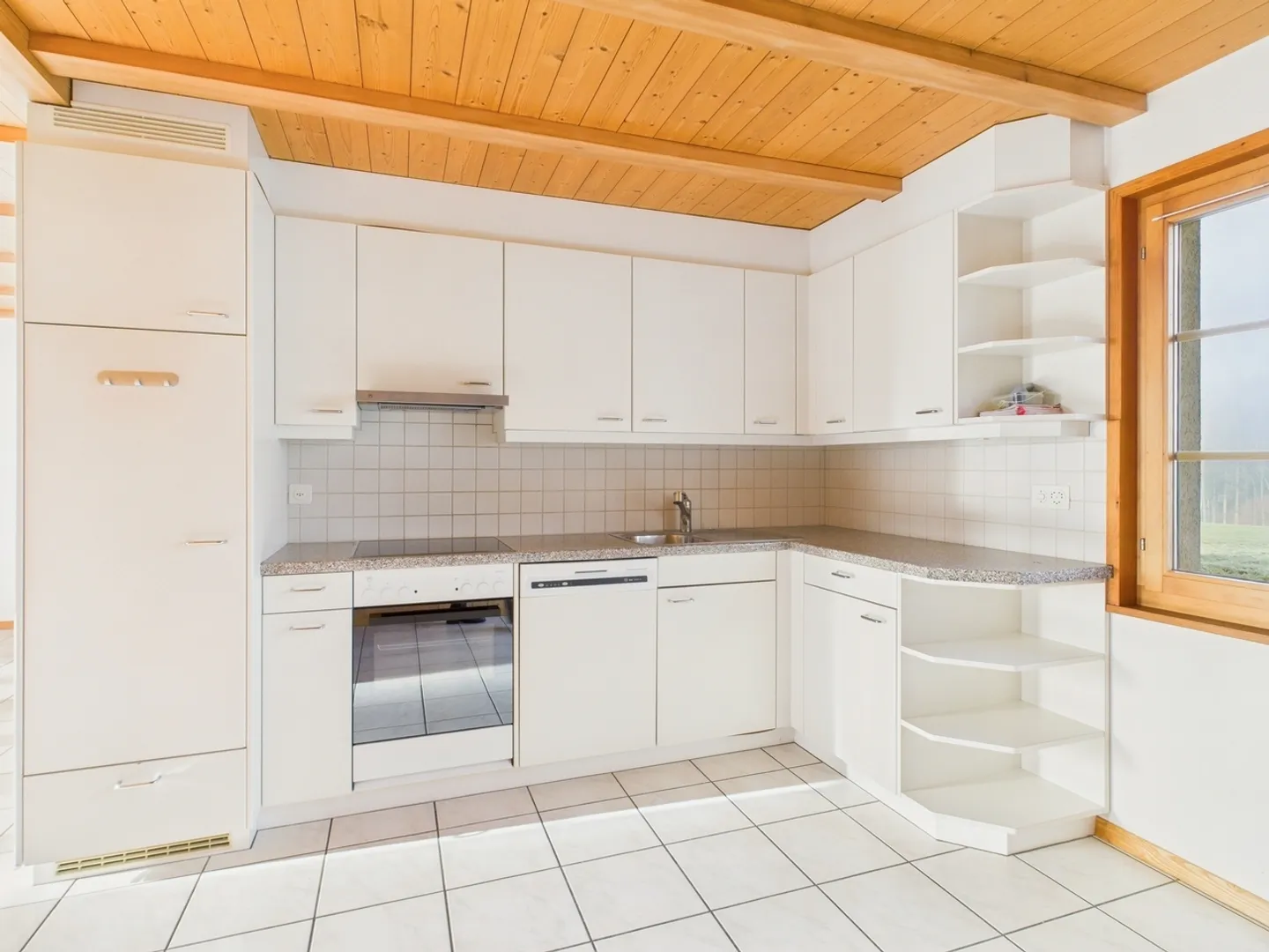 Ampio appartamento di 5 stanze con vista sul verde ad Albligen - Foto 4 di 12