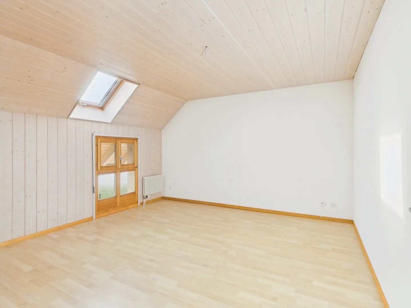 Ampio appartamento di 5 stanze con vista sul verde ad Albligen - Foto 6 di 12