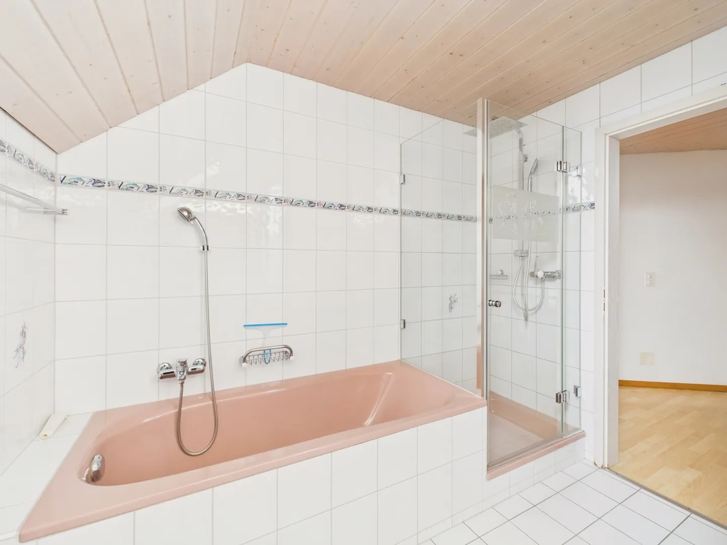 Ampio appartamento di 5 stanze con vista sul verde ad Albligen - Foto 8 di 12