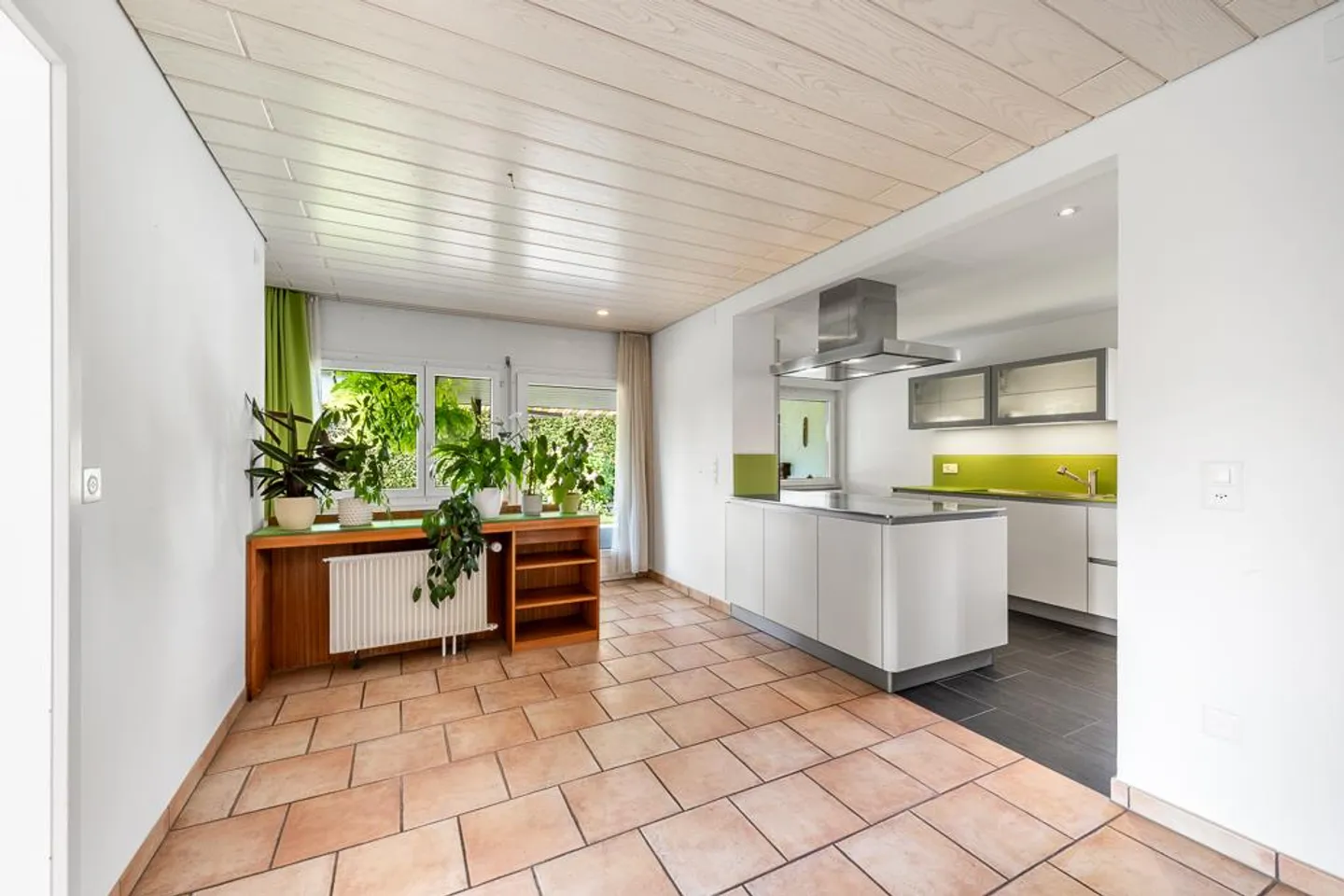 Vivere in una posizione privilegiata con un grande giardino - Foto 8 di 10