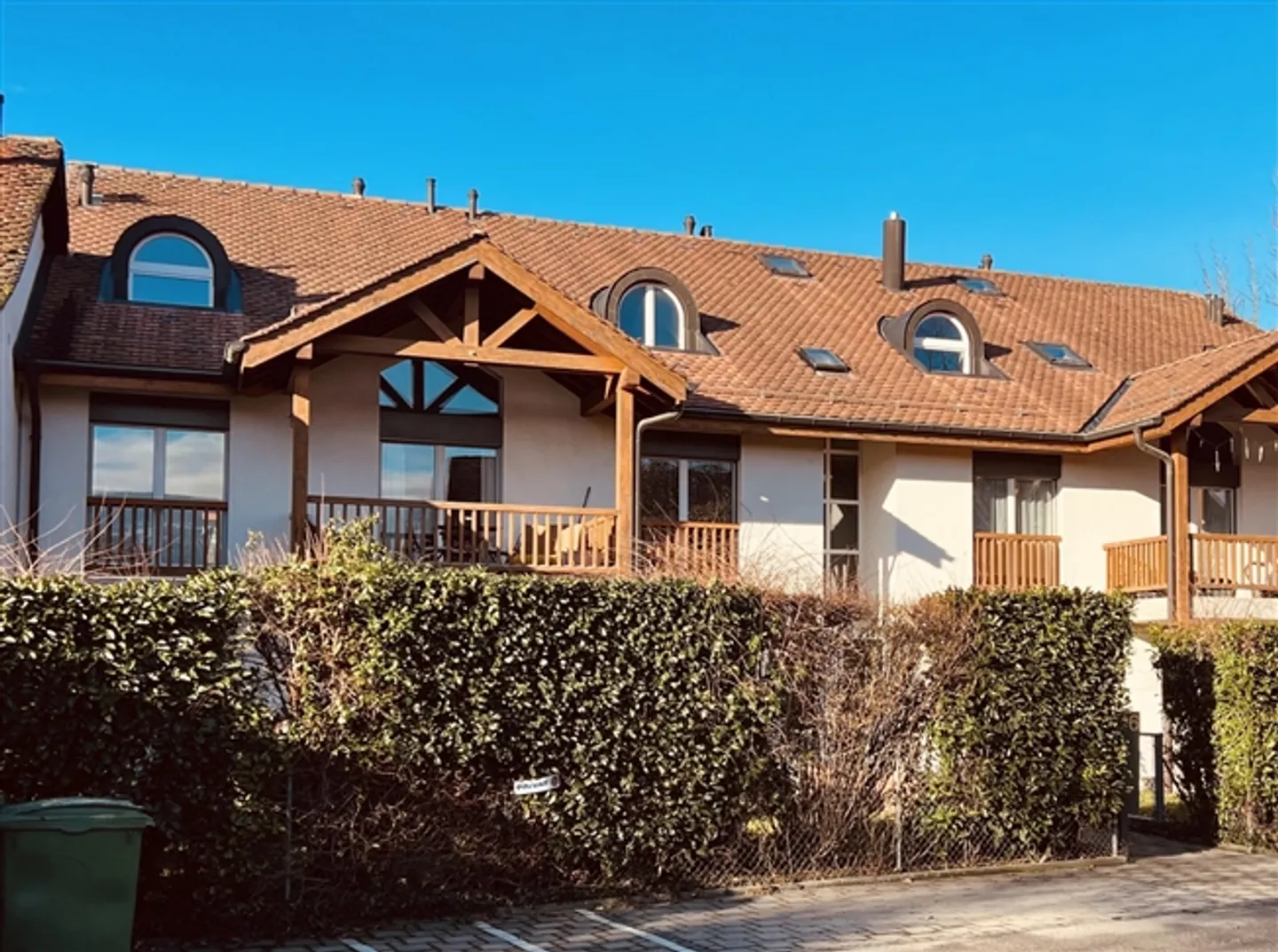 Charming 5-Room Apartment with Gardens - Photo 1 of 12