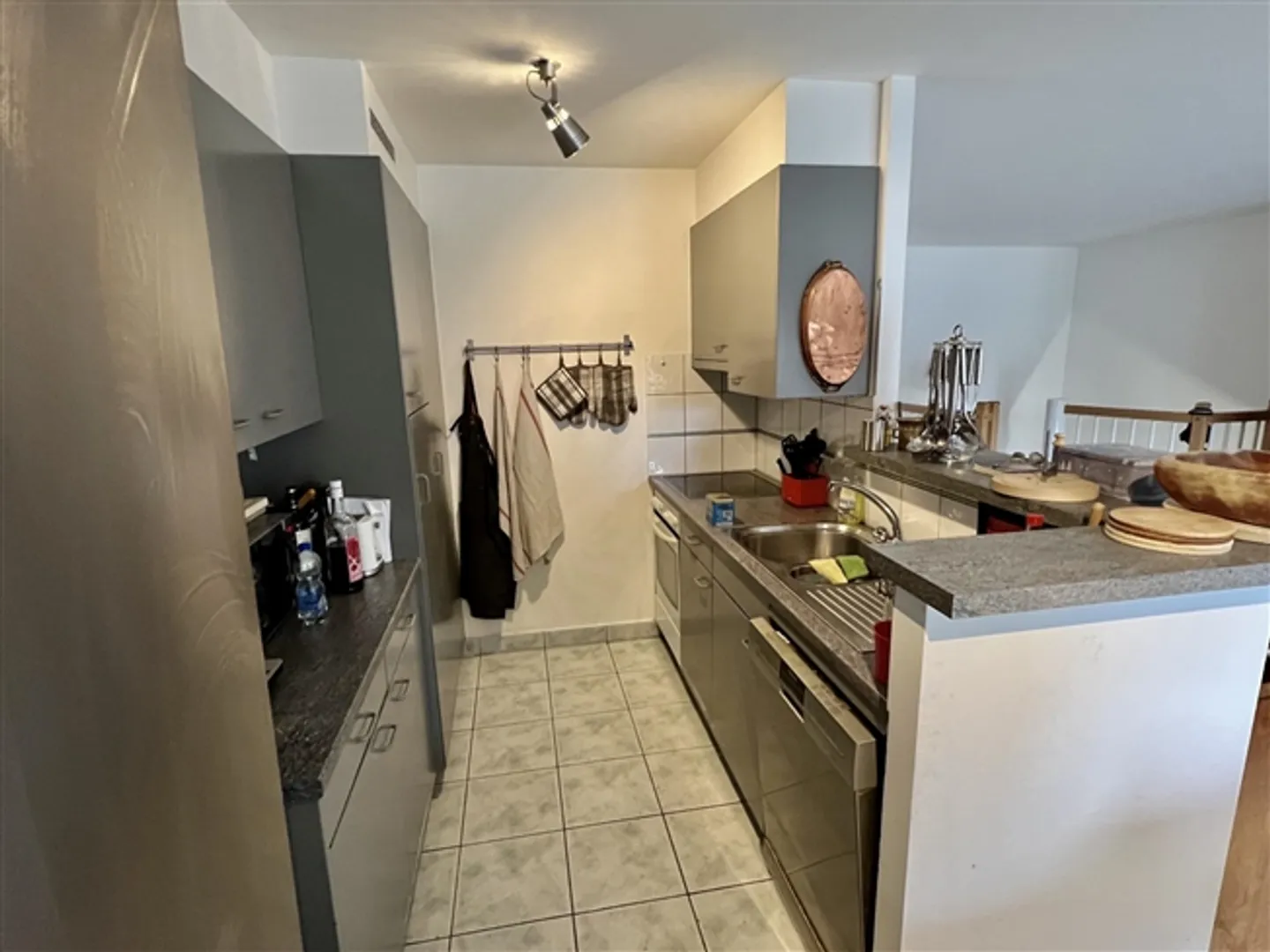 Charming 5-Room Apartment with Gardens - Photo 4 of 12