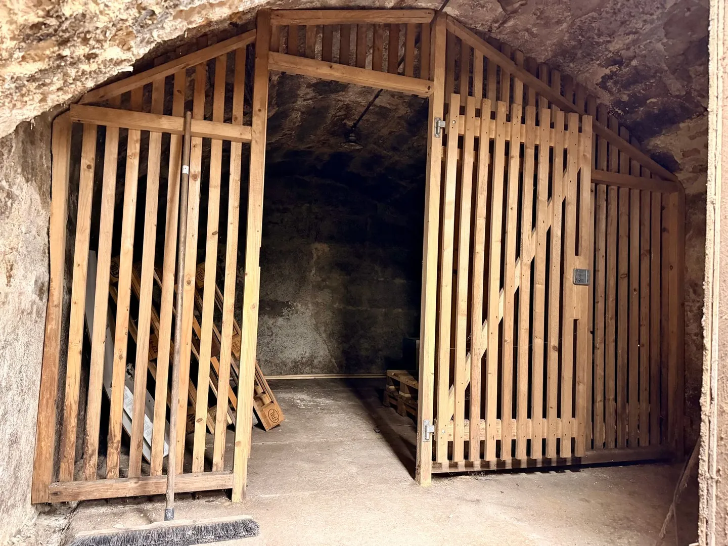 Cantina a volta nella città vecchia di Soletta - Foto 3 di 12