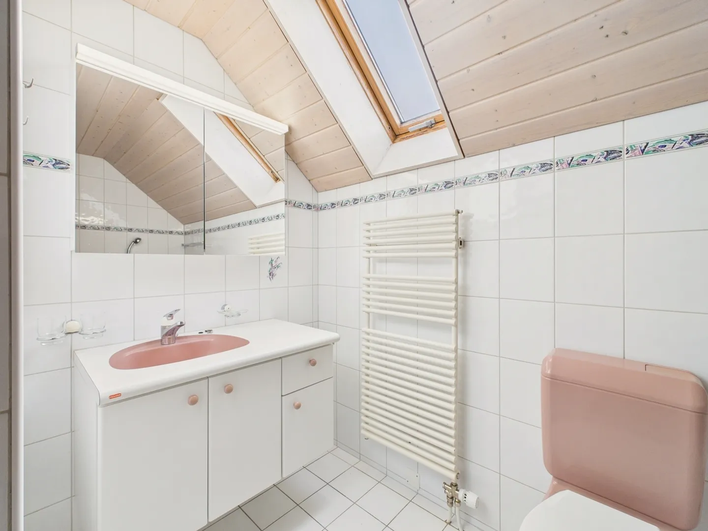 Ampio appartamento di 5 stanze con vista sul verde ad Albligen - Foto 9 di 12