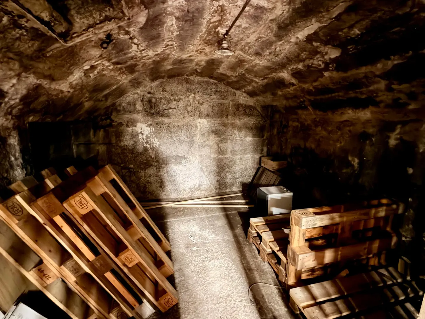 Cantina a volta nella città vecchia di Soletta - Foto 4 di 12