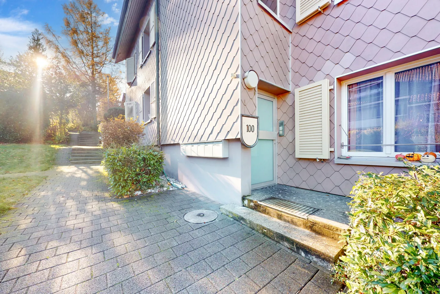 Bright Apartment in Quiet Area - Photo 2 of 10