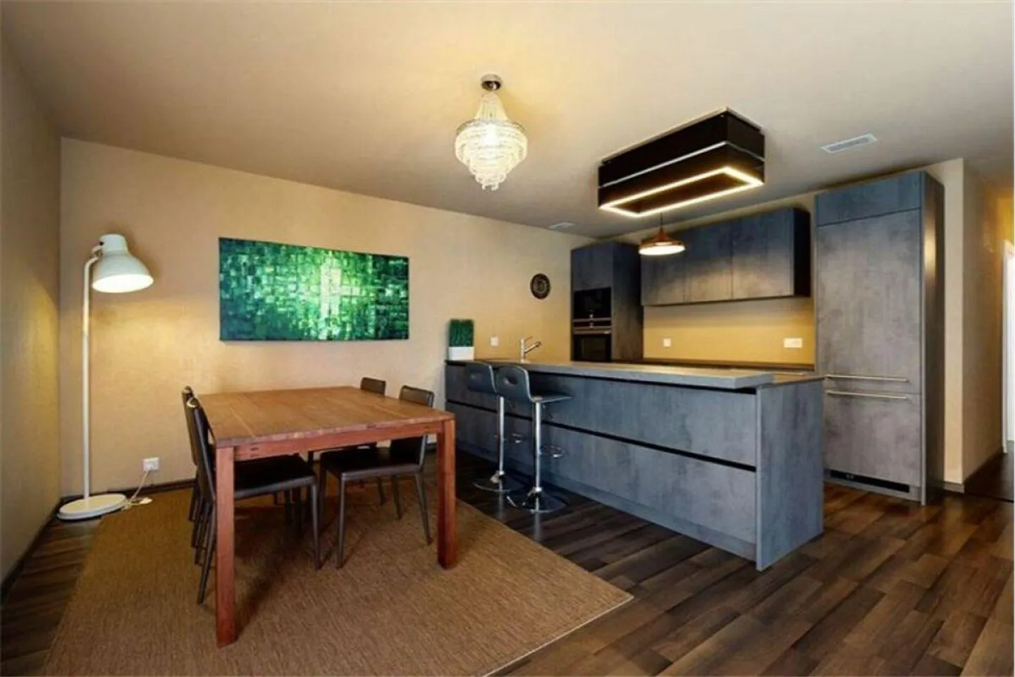 Appartement de jardin 4,5 pièces au style élégant avec place de garage et place de stationnement extérieure - Photo 3 sur 12