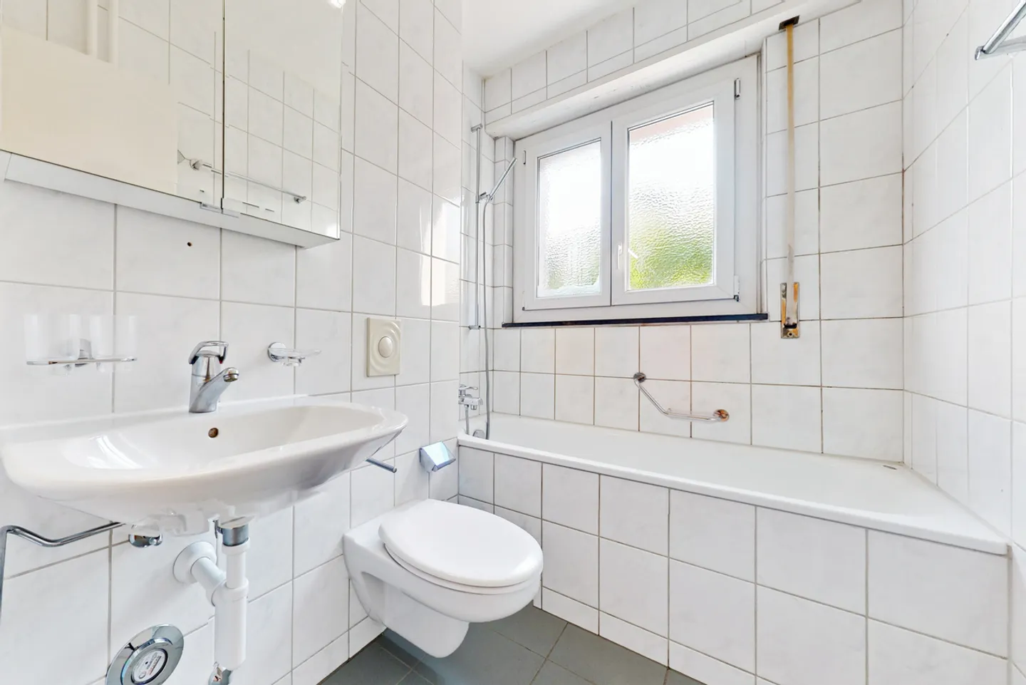 Bright Apartment in Quiet Area - Photo 9 of 10