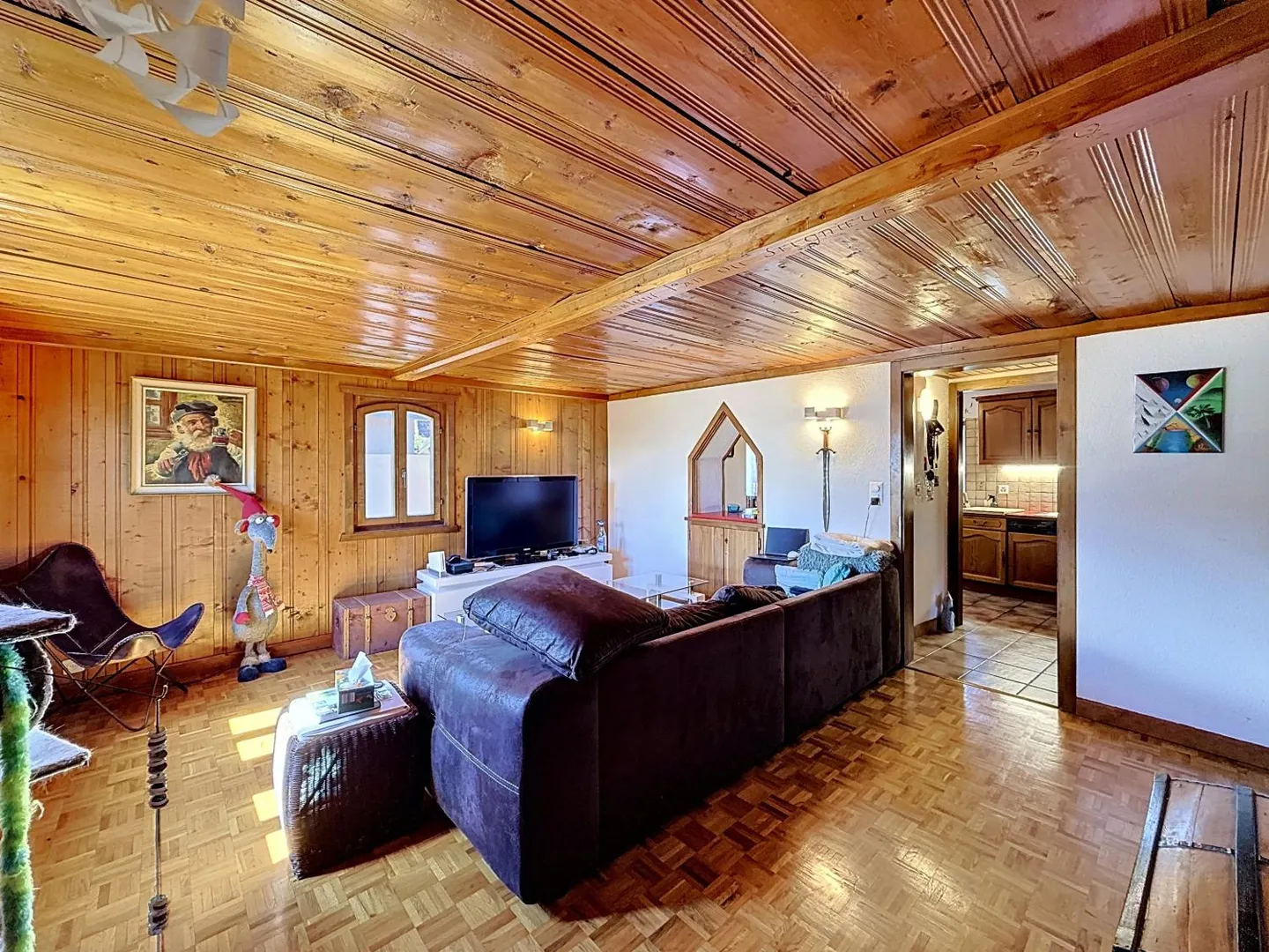 Residential building 8 rooms - Photo 1 of 13
