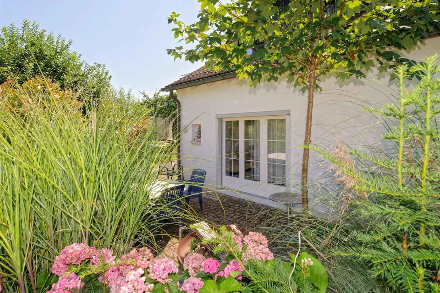 Stylé et proche de la nature : Maison de ville d'angle avec charme de loft à Hombrechtikon - Photo 1 sur 5