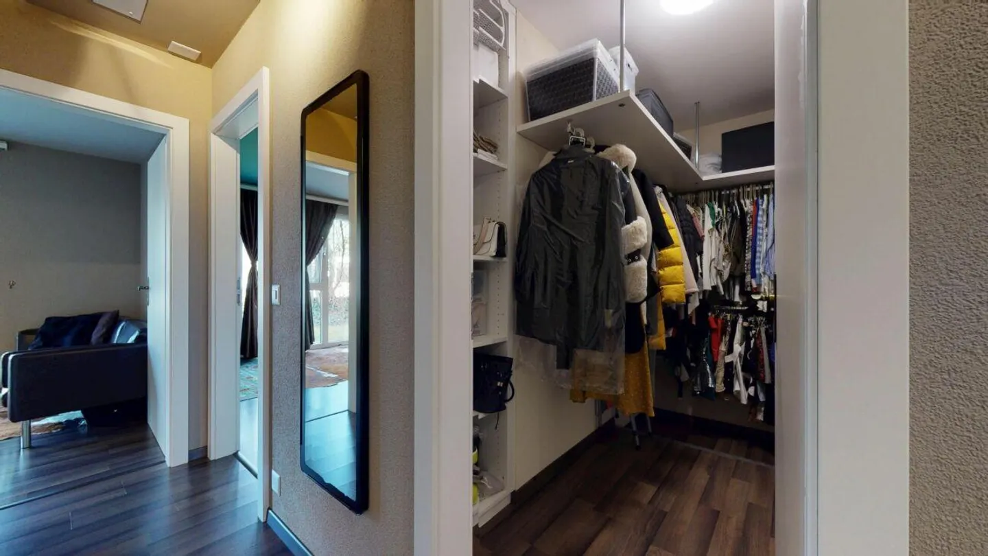 Appartement de jardin 4,5 pièces au style élégant avec place de garage et place de stationnement extérieure - Photo 9 sur 12