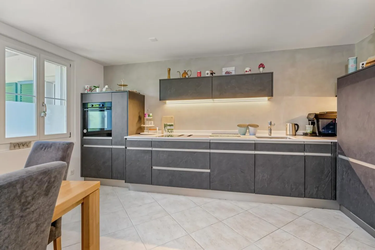Stylé et proche de la nature : Maison de ville d'angle avec charme de loft à Hombrechtikon - Photo 3 sur 5