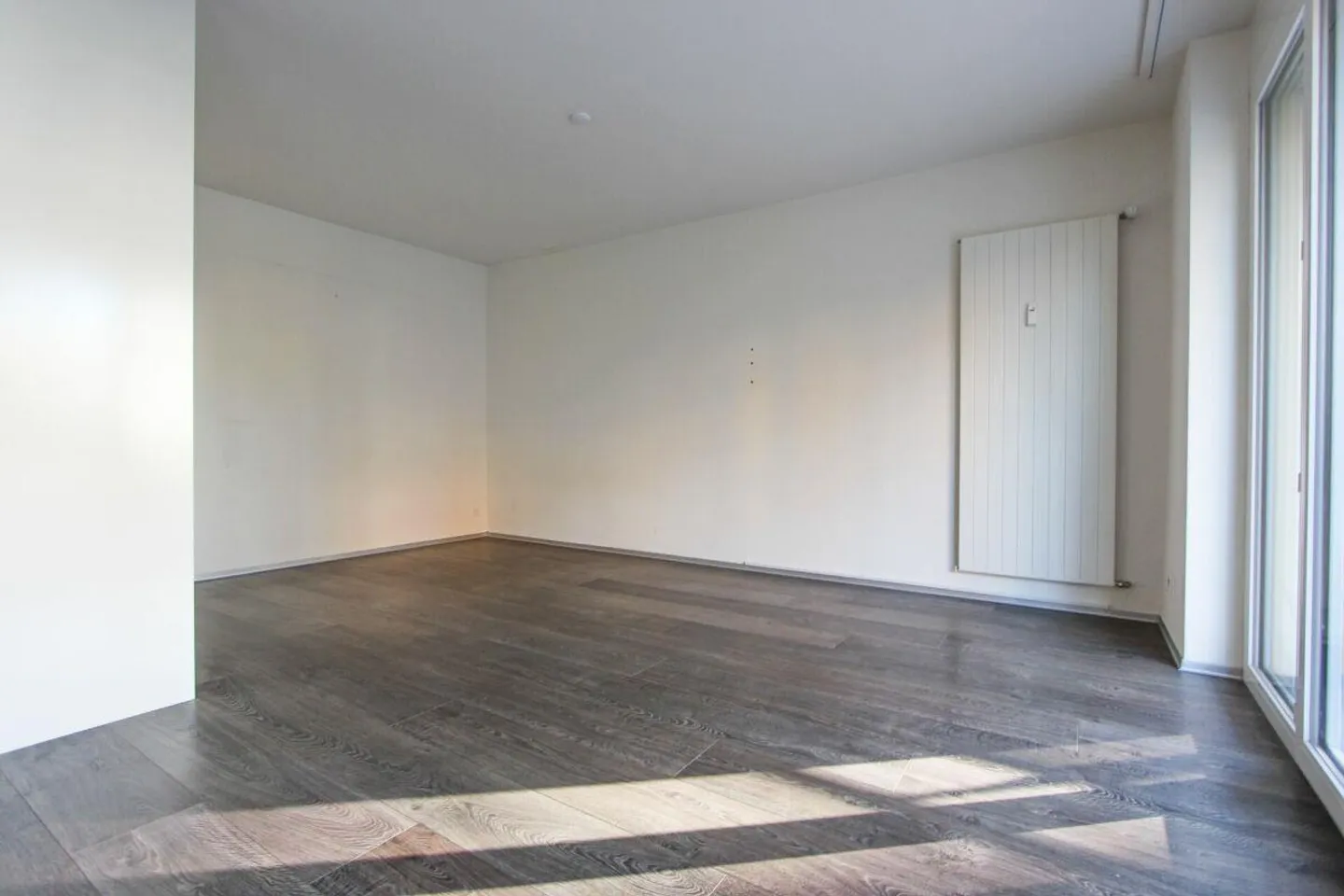 Connexion parfaite - Appartement moderne directement à la gare de Schwerzenbach - Photo 3 sur 7