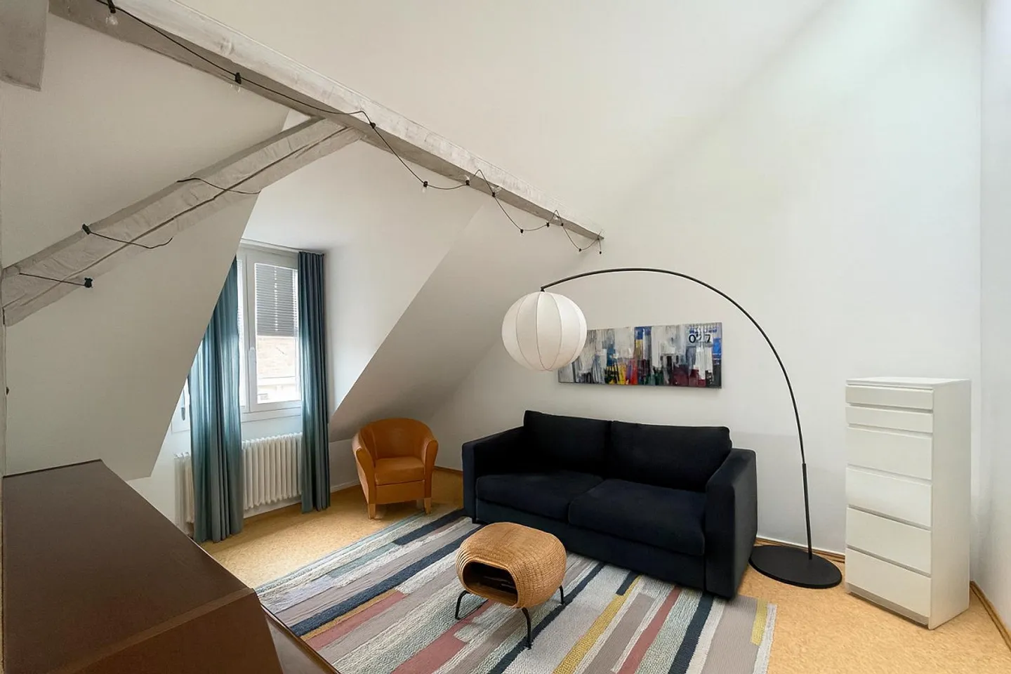 Charming 3-room attic apartment with garden use - in Gundeli - Photo 4 of 8