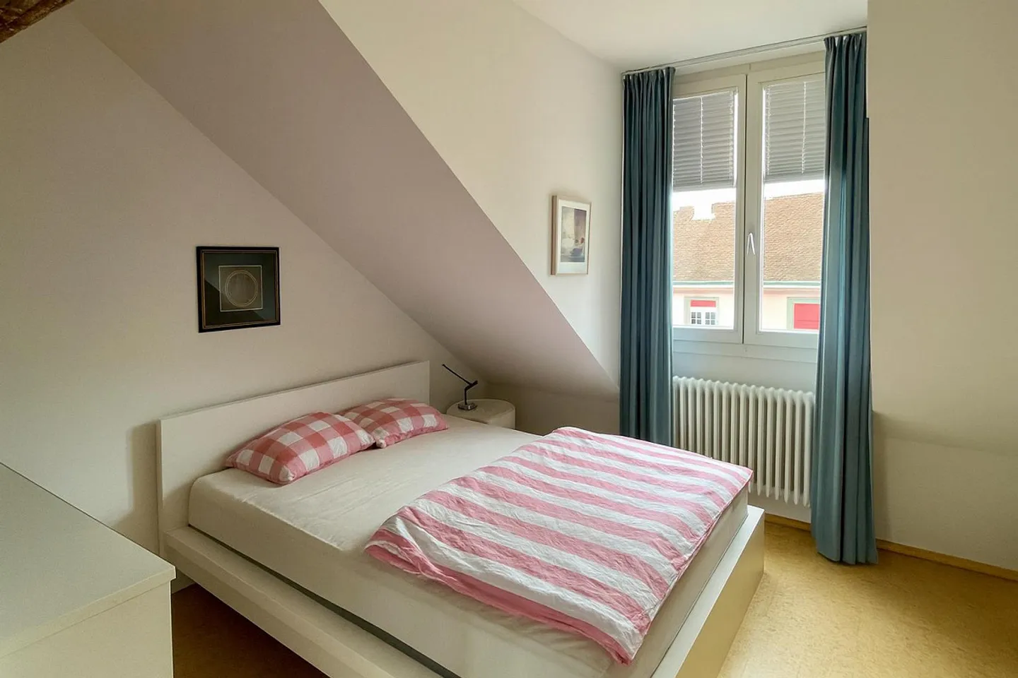 Charming 3-room attic apartment with garden use - in Gundeli - Photo 5 of 8