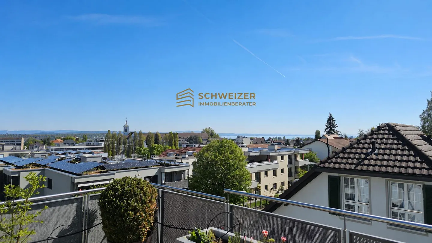 Where the View Feels Like Home – Attic with a Panoramic View of Lake Constance - Photo 2 of 4