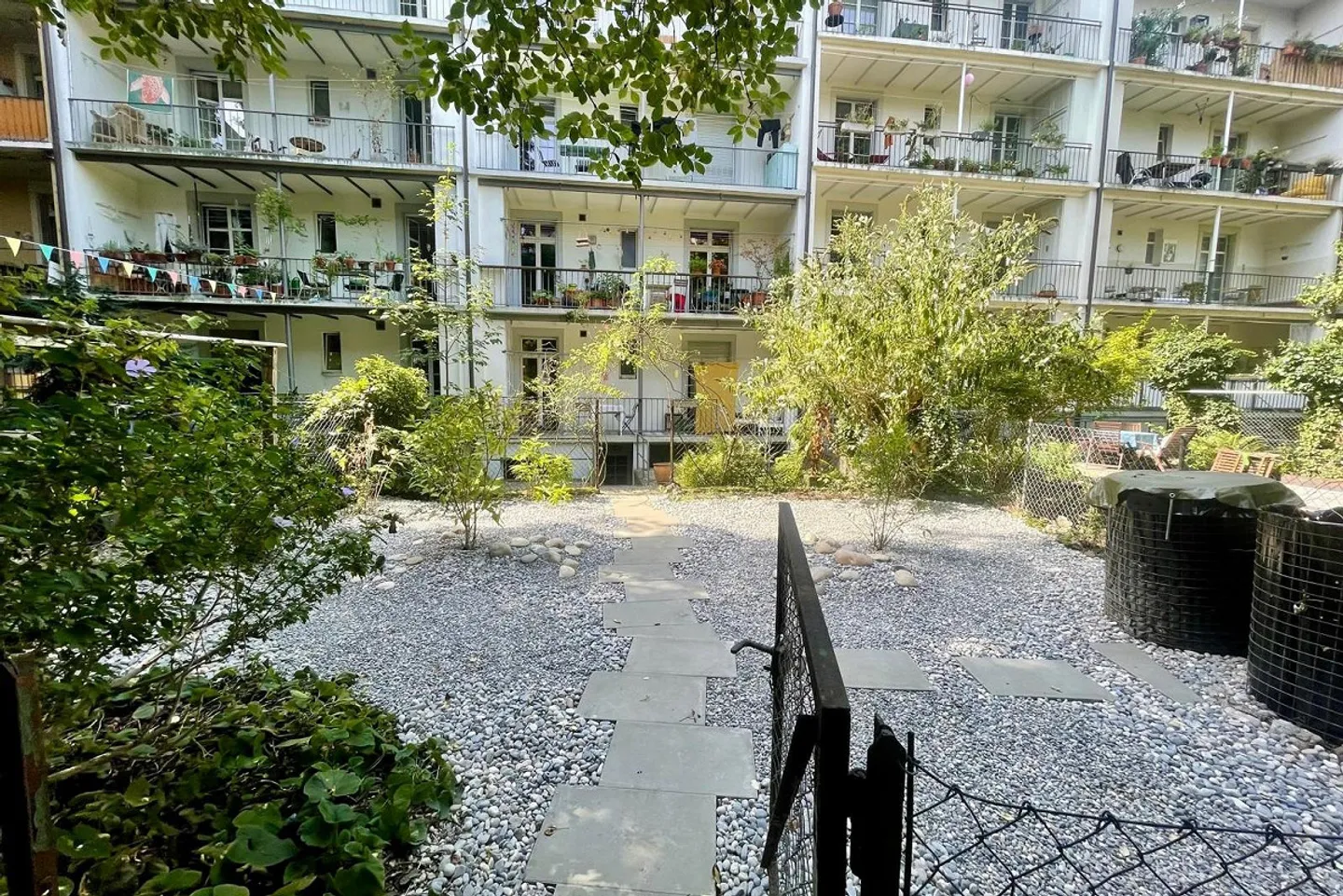 Charming 3-room attic apartment with garden use - in Gundeli - Photo 7 of 8