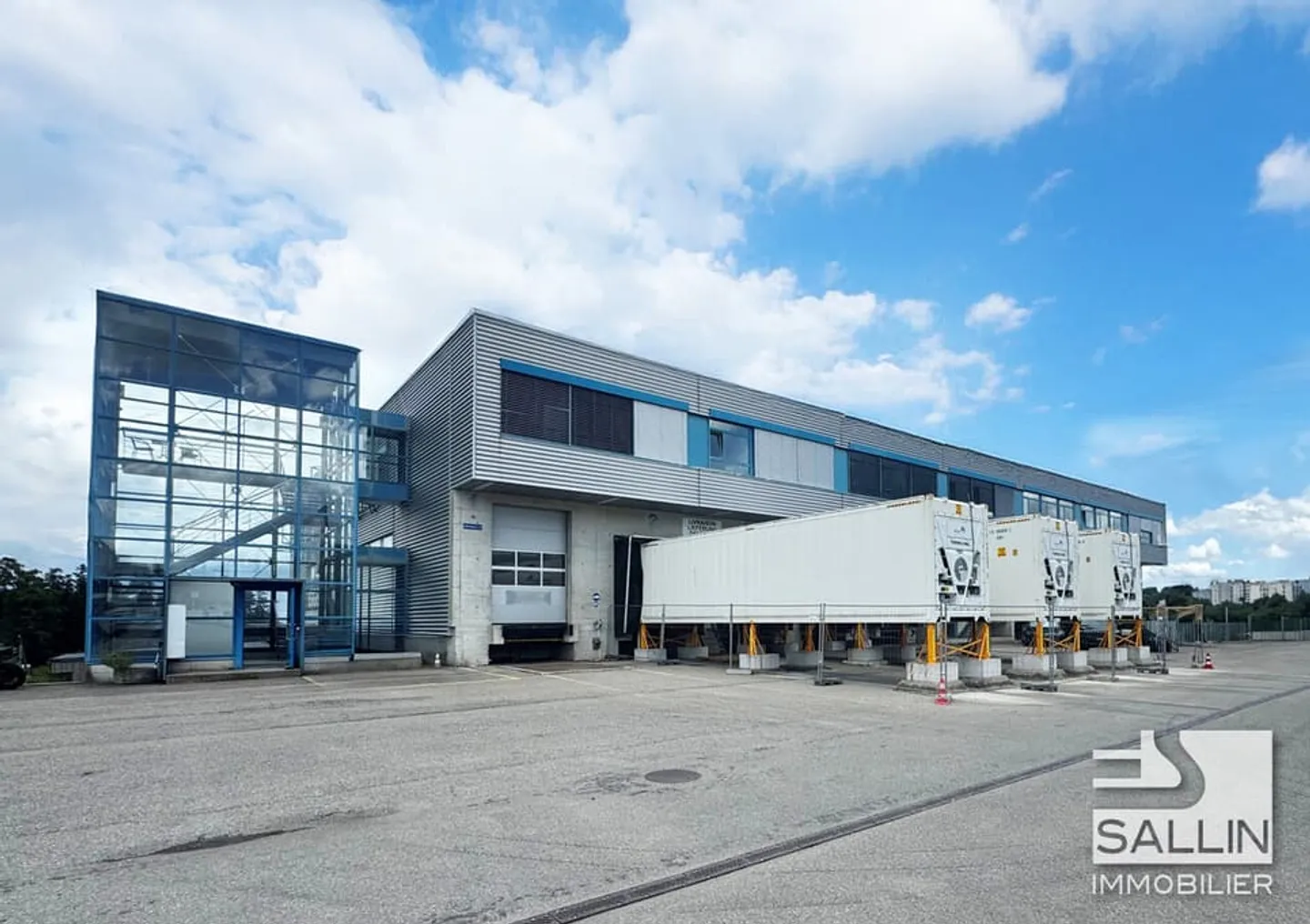 Warehouse/Hall of approx. 763 m², loading dock with loading ramp - Photo 1 of 11