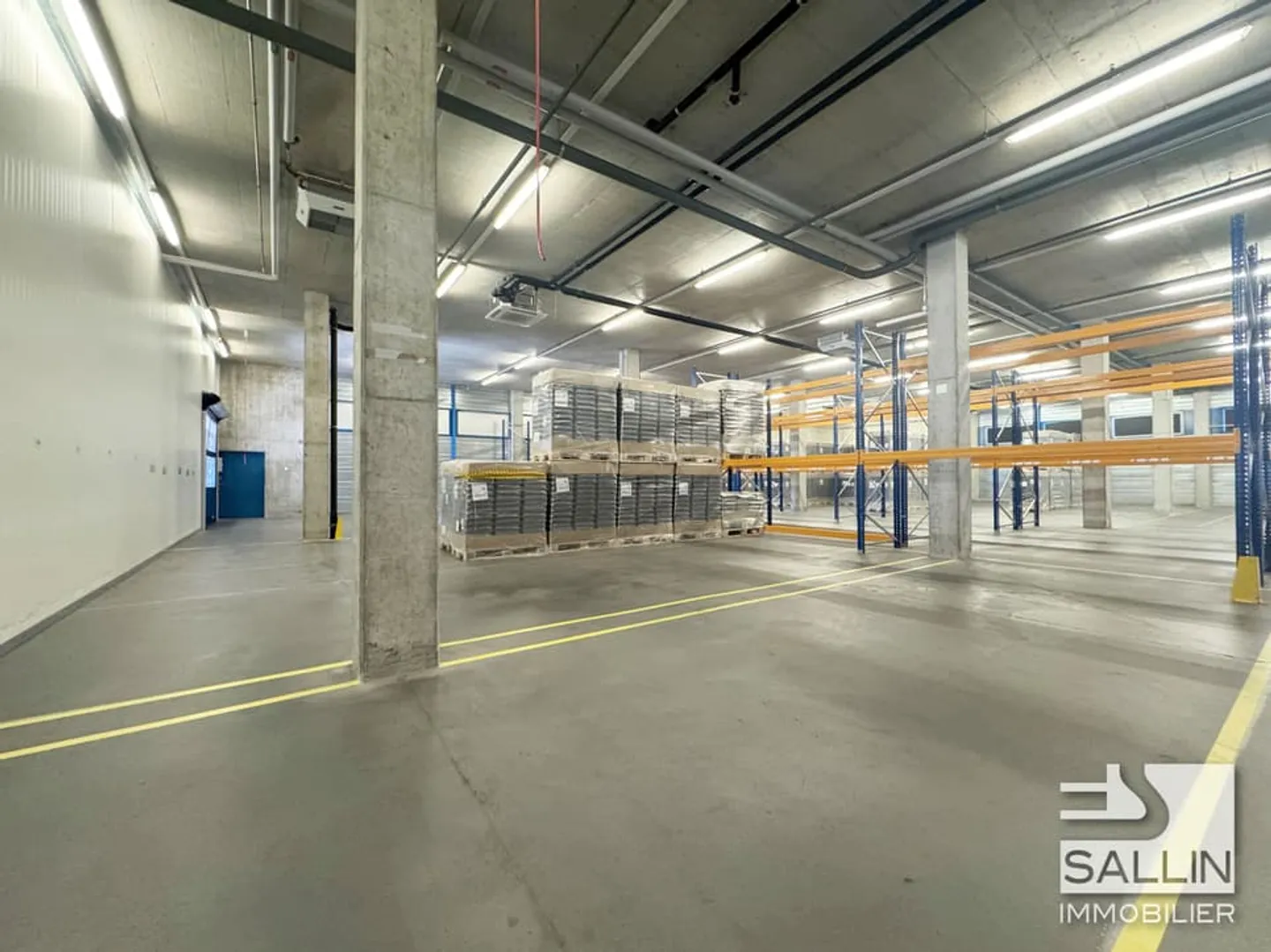 Warehouse/Hall of approx. 763 m², loading dock with loading ramp - Photo 2 of 11