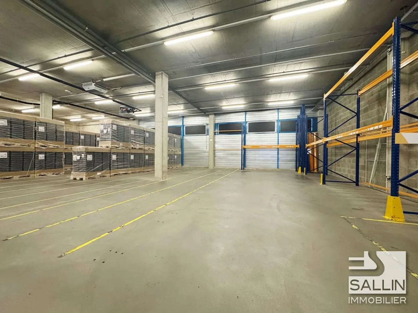 Warehouse/Hall of approx. 763 m², loading dock with loading ramp - Photo 3 of 11
